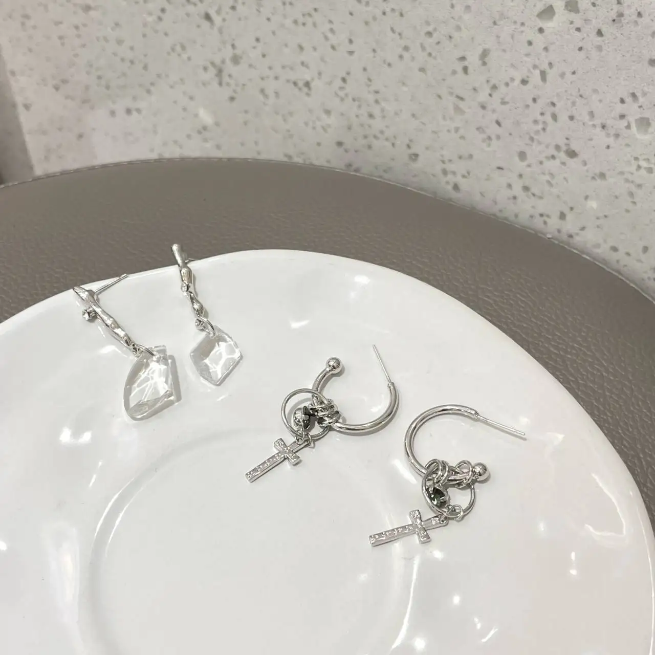 

Retro Cross Earrings New Fashion Earrings 2021 Women's Simple Temperament Earrings and Red Earrings