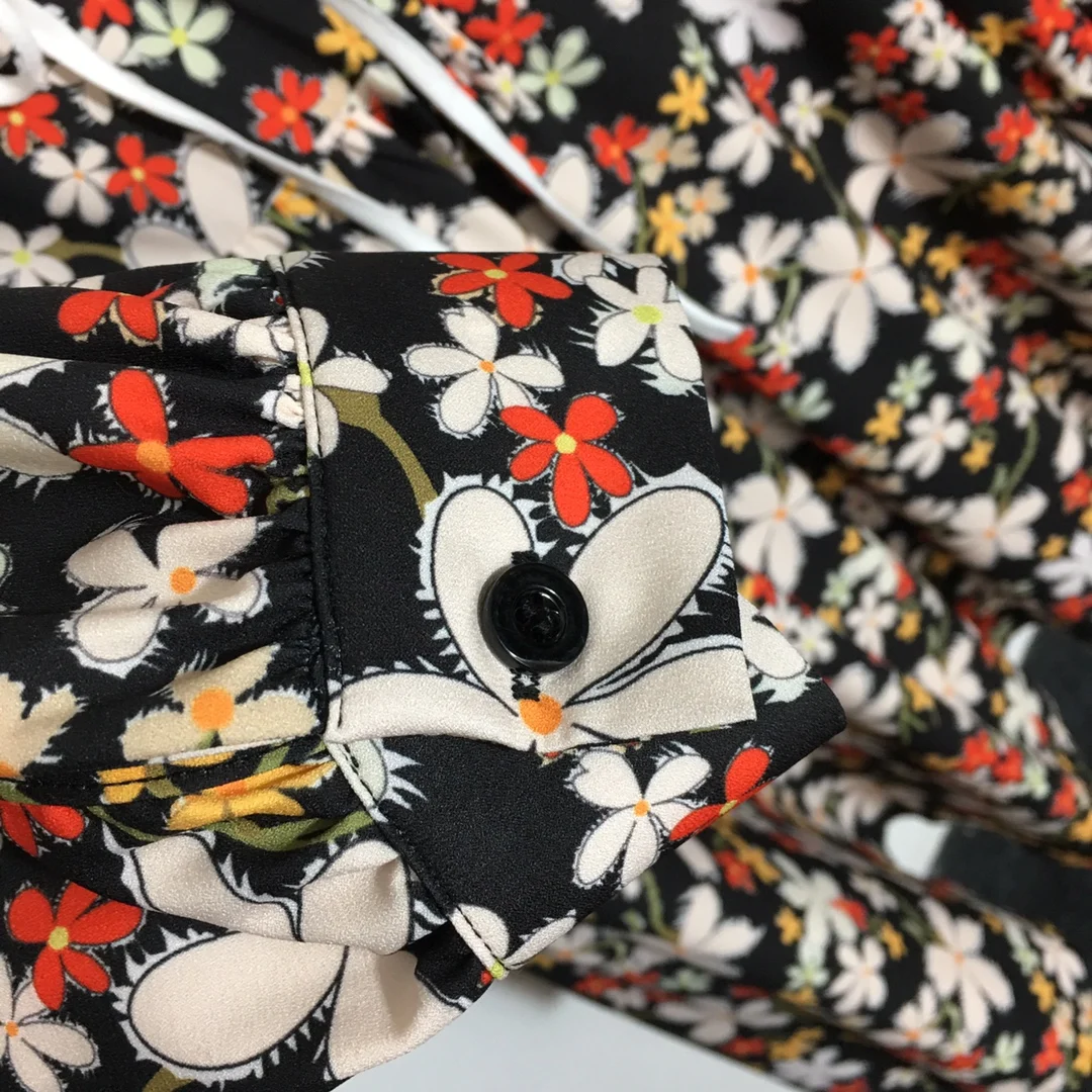 

Hoge Kwaliteit En Najaar Vrouwen Nieuwe Stijl Bloemenprint Revers Lange Mouwen High Street Fashion Jurk