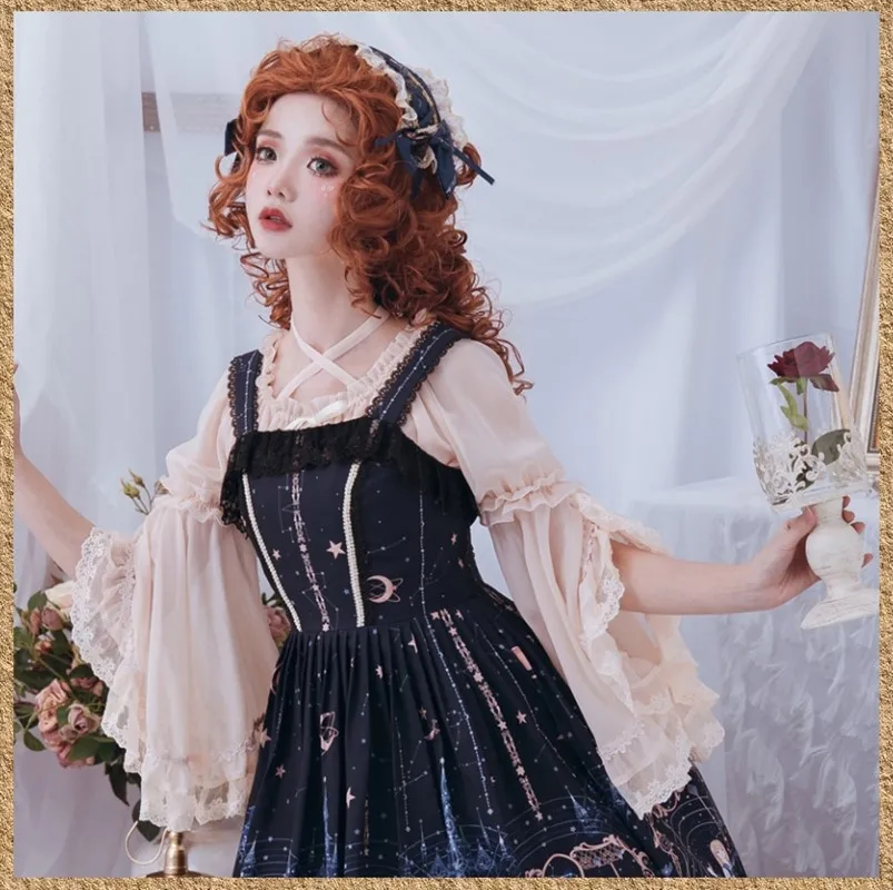 

Топ в стиле «лолита» с воротником «Питер Пэн» и рукавами-фонариками