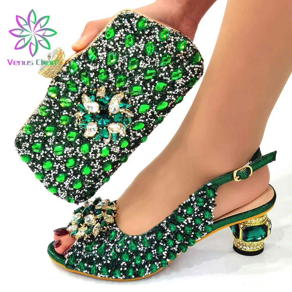 

Женские туфли на каблуке, зеленый цвет