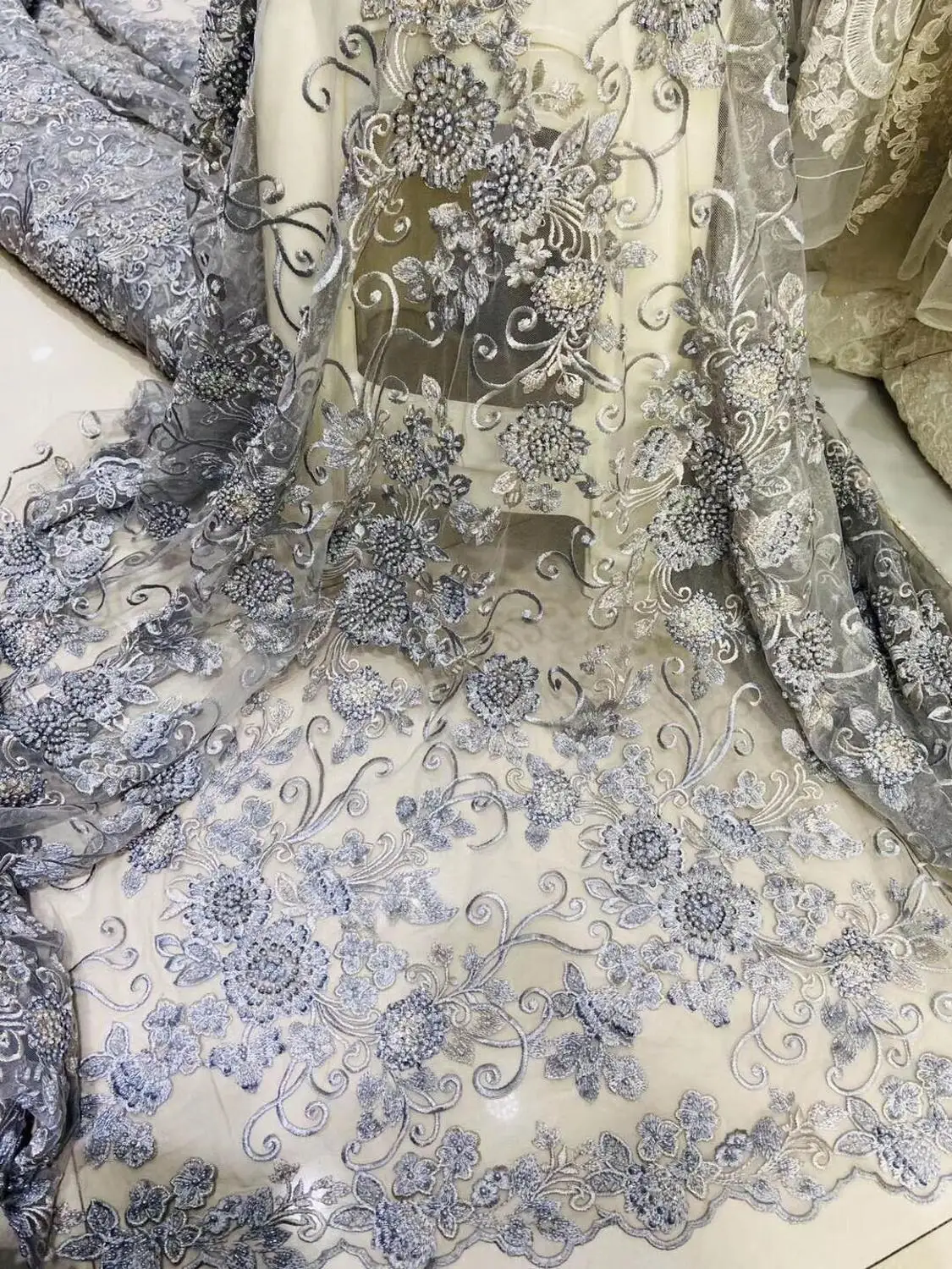 

Модная африканская чистая кружевная ткань с тяжелыми бусинами, горячая распродажа, ZH-566838 вышитая кружевная ткань для свадебного платья