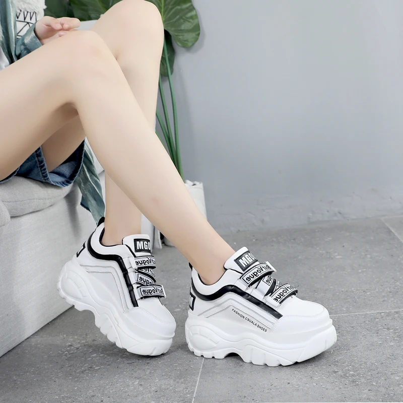 Женские кроссовки из искусственной кожи на высоком каблуке красные или белые