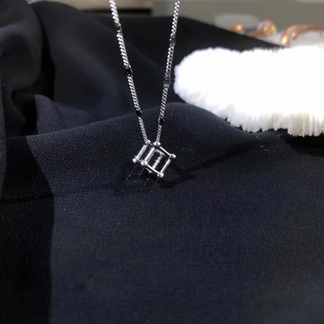 

Kamilia S925 серебро простой дизайн темпераментный геометрический куб Кубик Рубика ожерелье до ключиц Женская нишевая INS