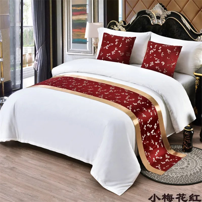 Большая кровать цвета хаки с цветами Настольная дорожка в скандинавском