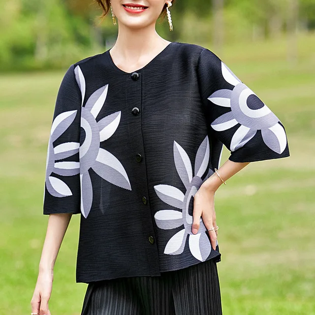 

Plus Size Jacket For Women 45-75kg 2021 Summer Big Flower Print Round Neck Single Breasted Vertical Elastic Miyake Pleated Coats