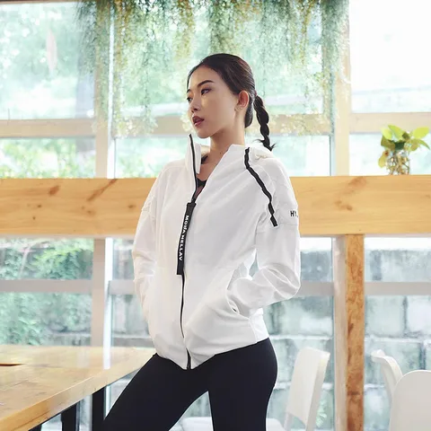 Женская спортивная куртка с капюшоном, на молнии, с длинным рукавом - изображение