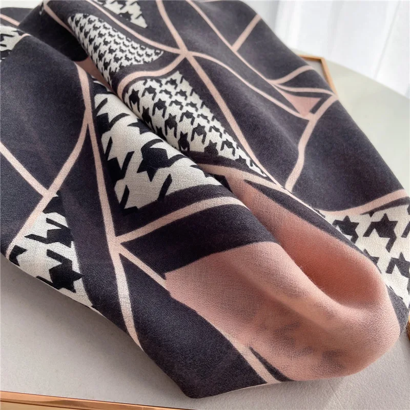 

Women Cotton Scarf 2021 New Fashion Houndstooth Shawls Spring Female Beach Scarfs Stoles Hijabs Wraps Pashmina Head Scarves
