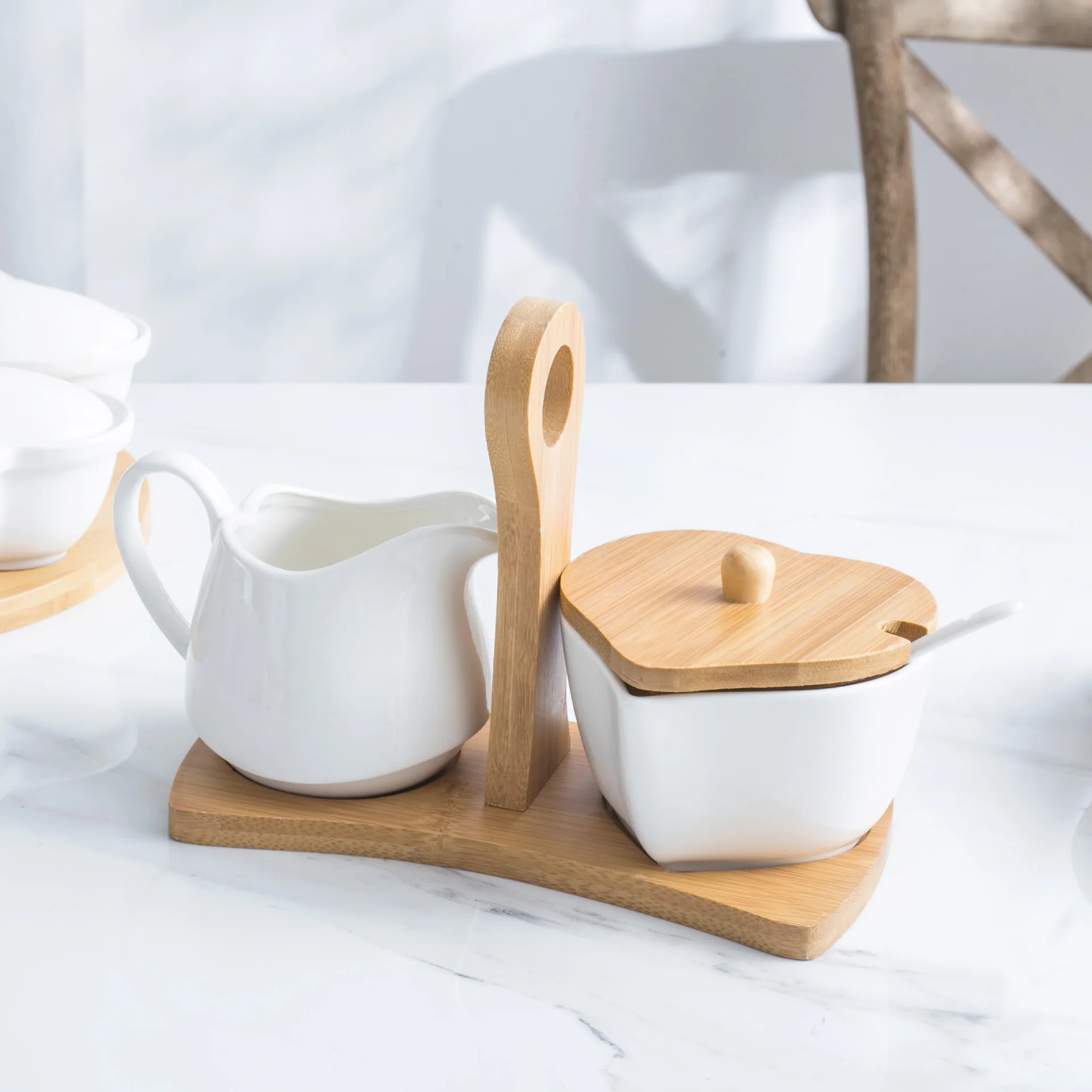 

Ceramic pot, milk pot, pot pour, heart-shaped bamboo tray, coffee tray and lid