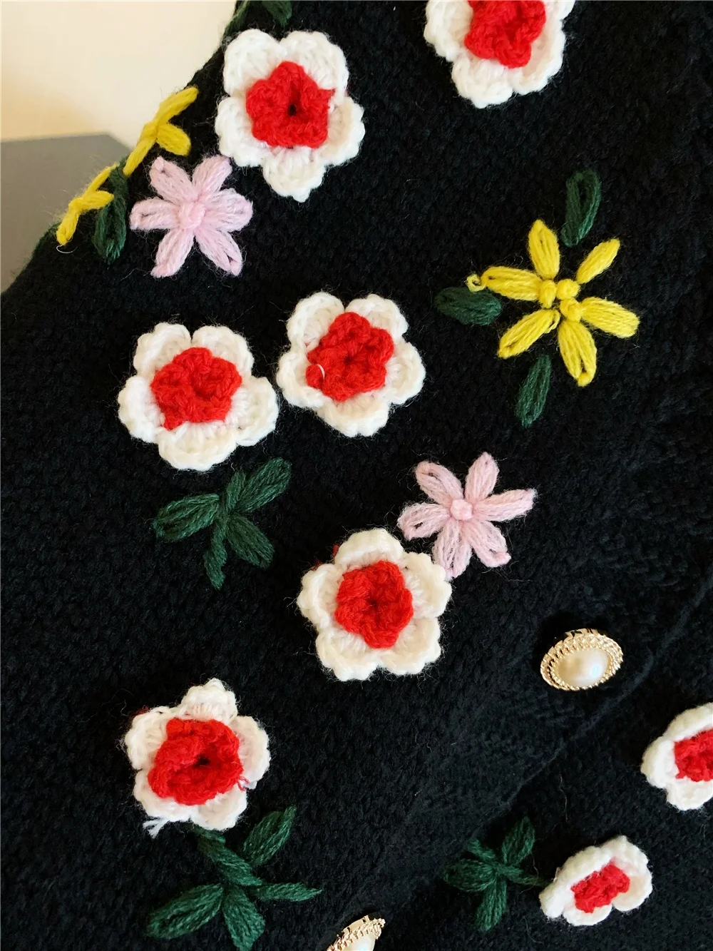 

Juice Snow 2020 Autumn And Winter New Black Wild Heavy Embroidery Flower V-Neck Sweater Knitted Cardigan Women