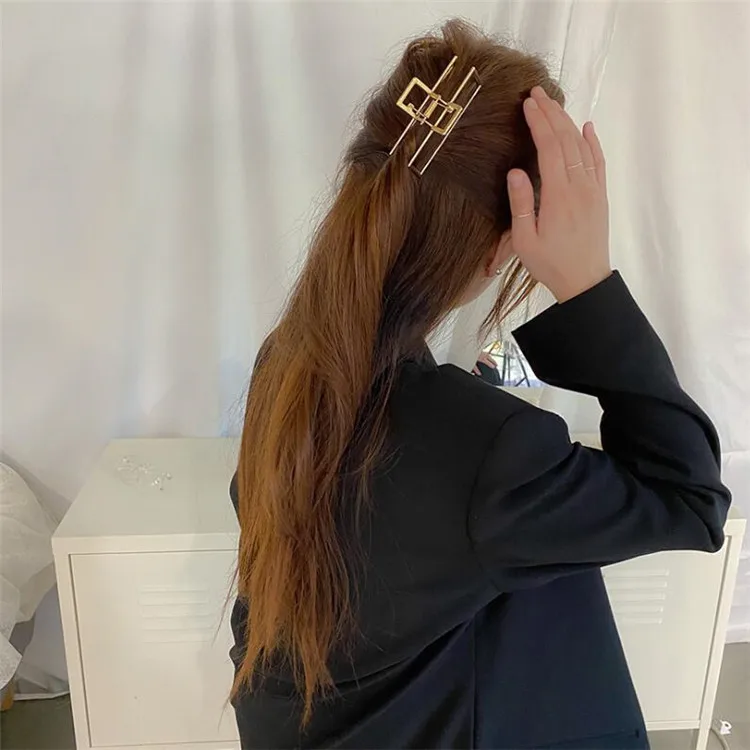 

Simple Metal Hair Claws Hair Accessories For Women Chic Barrettes Hairpins Ladies Hairgrip Headwear Big Size Ornaments Crab