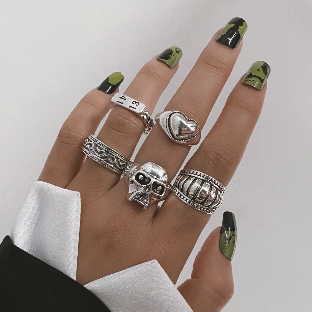 

IFMIA Vintage Silver Plated New Skull Heart Ring for Womens Gothic Punk Steampunk Silver Color Finger Rings Sets Party Jewelry