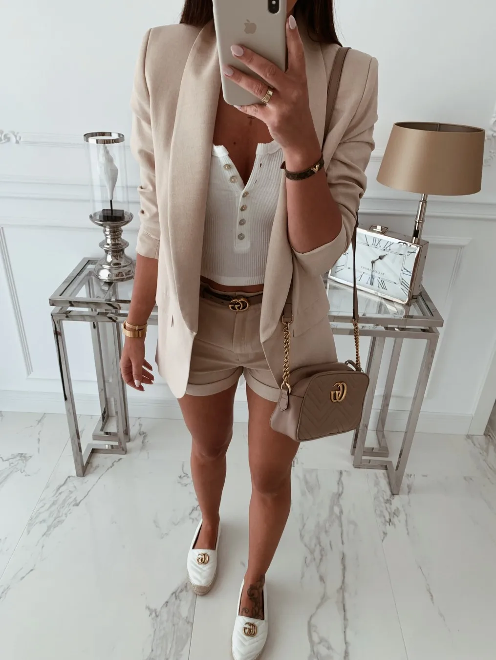 Женский однотонный пиджак на пуговицах с длинным рукавом и двойным карманом для