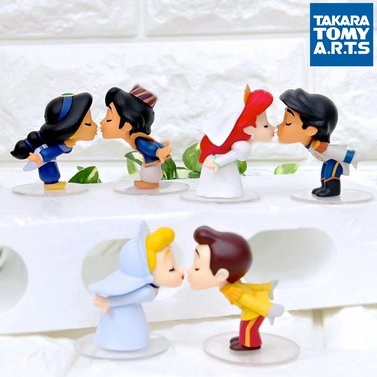 TAKARA TOMY Capsule Toy Disney Princess Kiss Prince Couple Cinderella Ariel Molly Aladdin Figure Doll Lovers Gift