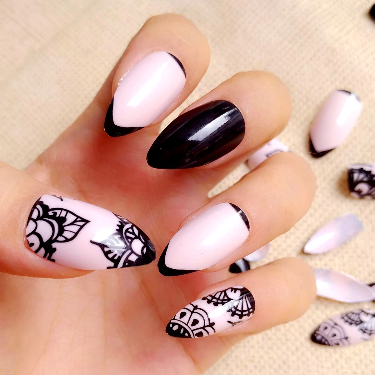 24 шт блестящие бледно Розоватые короткие шпильки накладные ногти черные