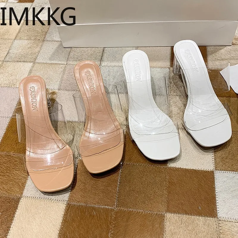 Женские шлепанцы из ПВХ на высоком блочном каблуке прозрачные с открытым носком