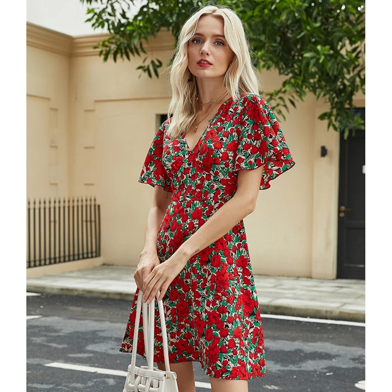 

Женское платье с коротким рукавом и V-образным вырезом