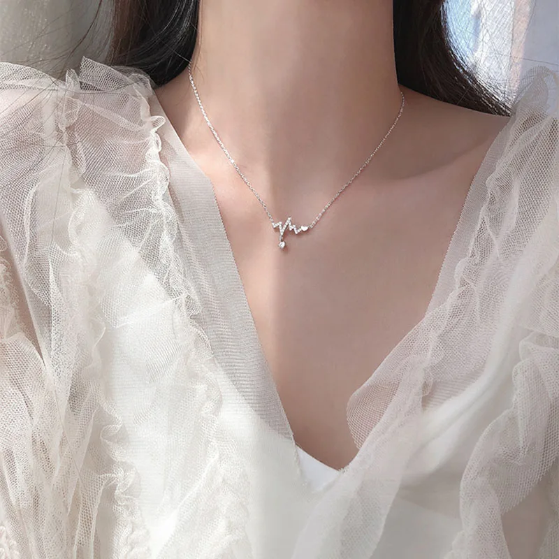 

Женское колье из серебра 925 пробы с кубическим цирконием