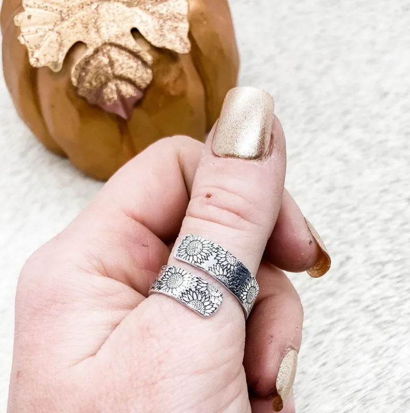

Men Women Cross-border European and American Open Wedding Sunflower Retro Ring Fashion Retro Sunflower Flower Ring Wholesale