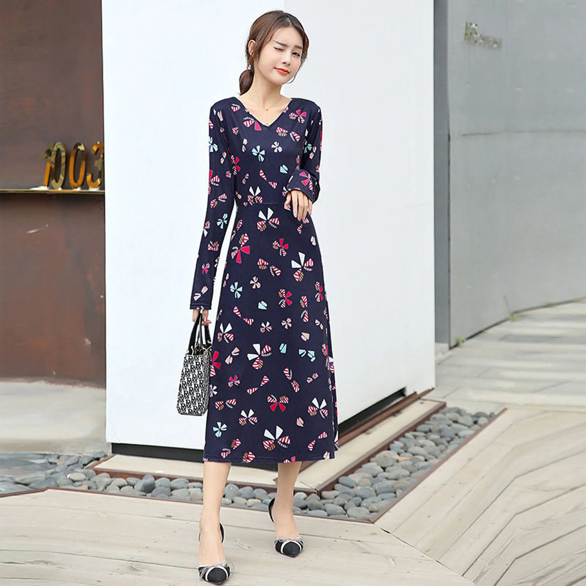 

High waist show thin over knee-length skirt 2020 autumn new long-sleeved print grand skirt temperament women's dress trend.