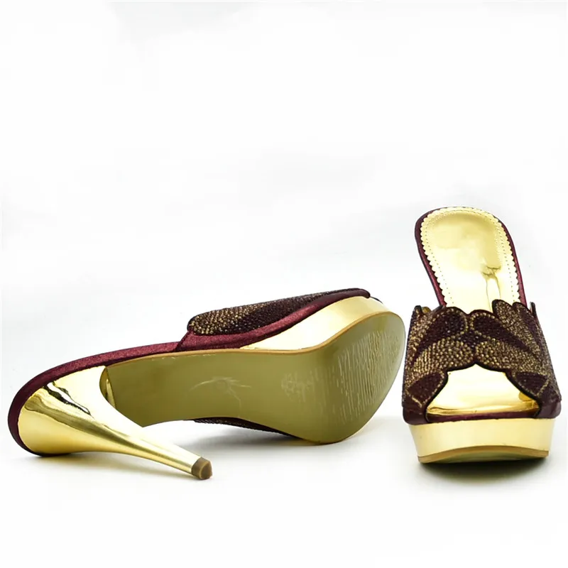 Женская свадебная обувь украшенная стразами | Обувь