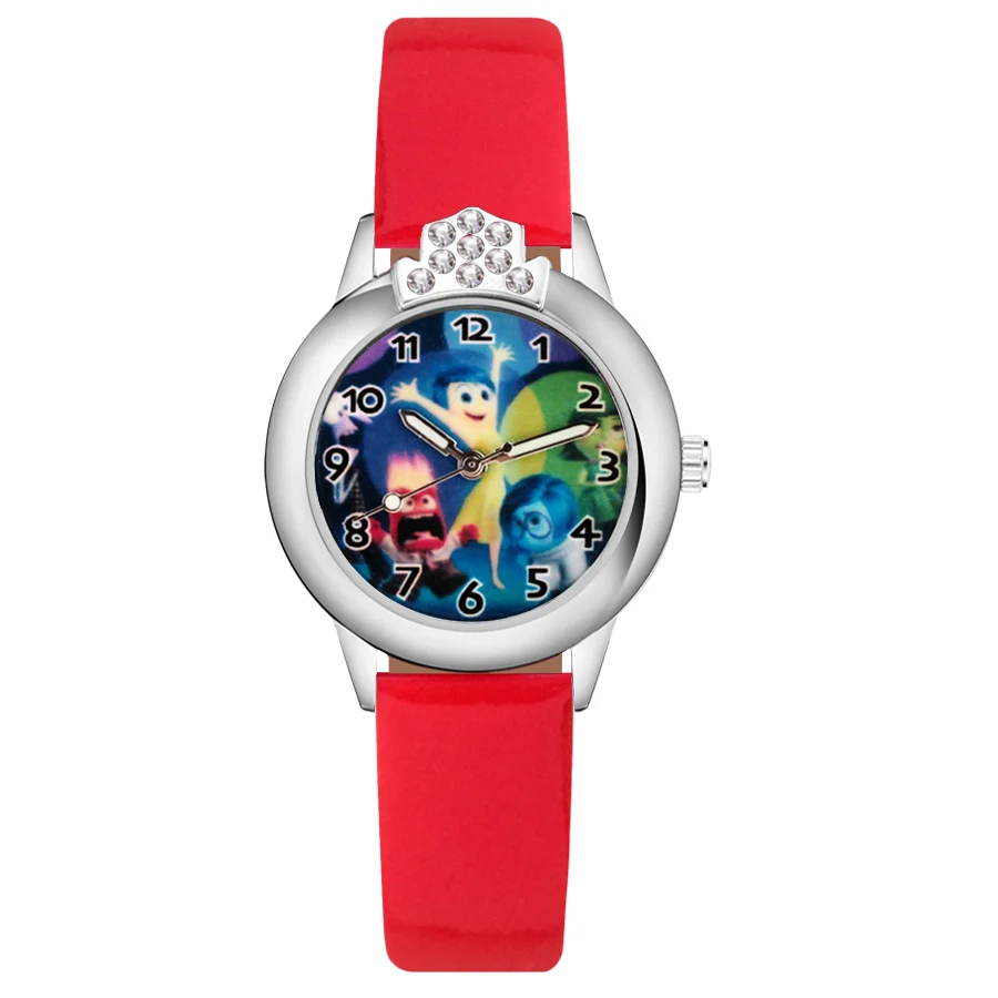 С героями мультфильмов с изображением милого монстра украшением в виде