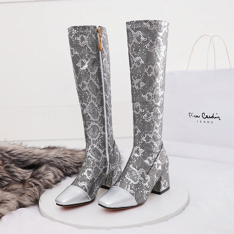 Женские модные сапоги до колена облегающие с острым носком весенние для верховой