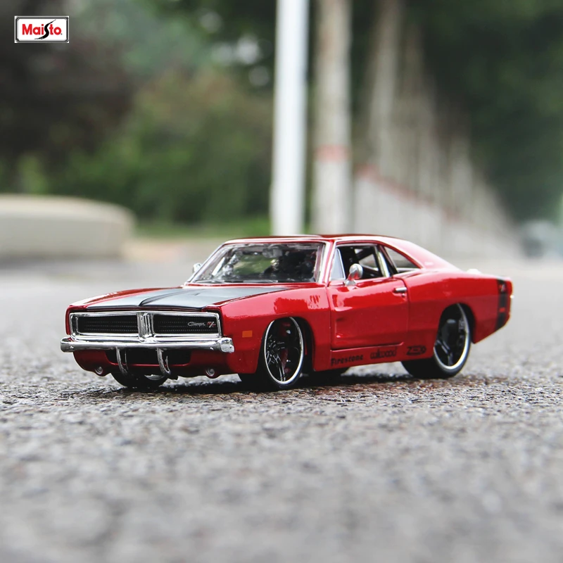 Maisto 1:25 новая горячая распродажа Dodge Challenger 2008 Модифицированная брелок для