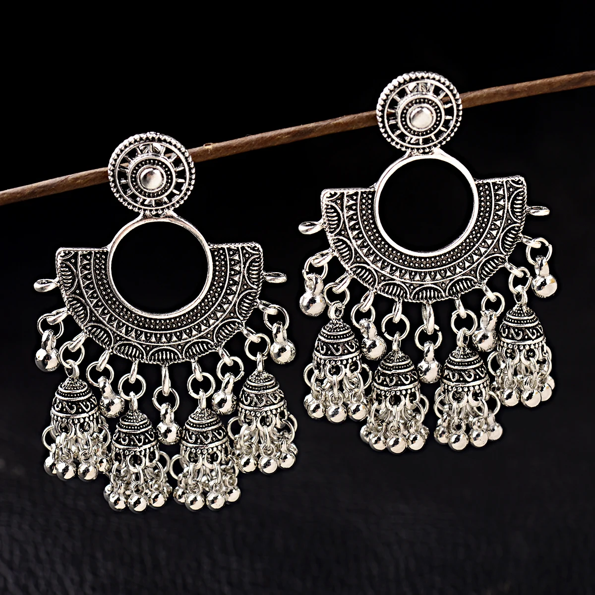 

2023 Boho Vintage Gold Color Alloy Jhumka Big Bells Tassel Statement Earrings for Women Oorbellen Gypsy Indian Jewelry Gift