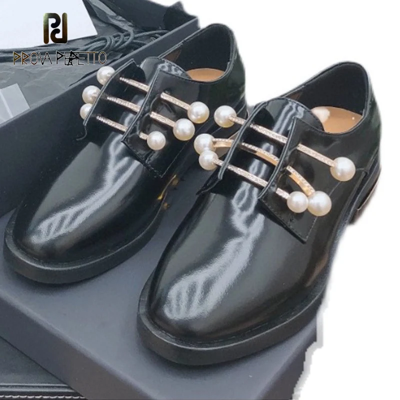 

2021 Autumn New Women's Shoes Round Toe Flat Low Heel Black Small British Leather Shoes Pearl Buckle Single Shoes Loafers