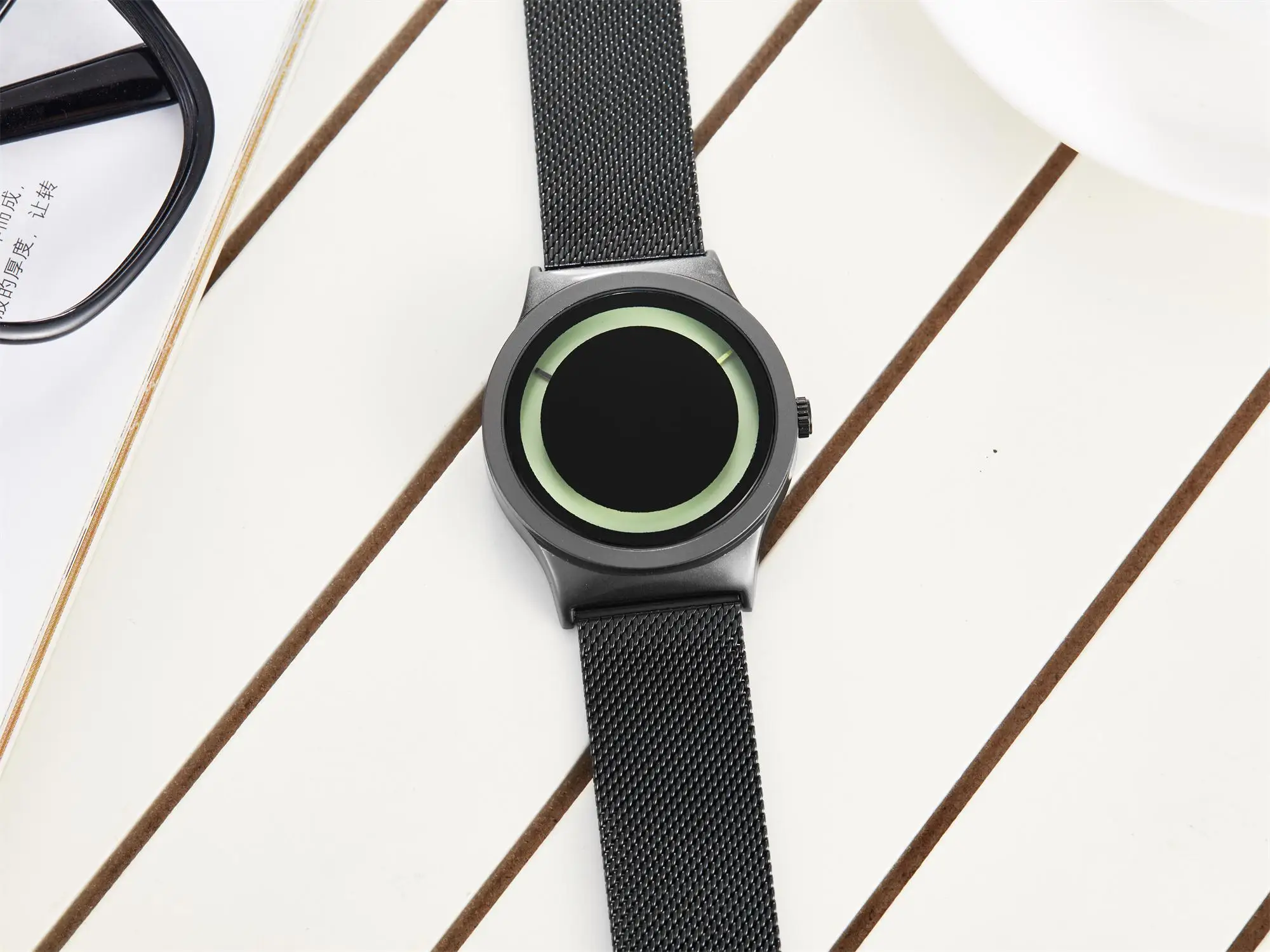 Minimalist Creative Watches For Women Fashion Simple Watches Sports Outdoor Quartz Wristwatches Diamond Dial Bracelet Magnetic