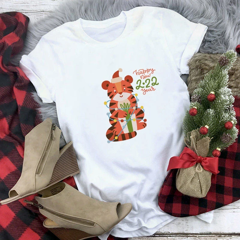 

New Year 2022 Cute Tiger In A Santa Costume with Gift Boxsitting T Shirt Short Sleeve Kawaii Casual Shirt Female Graphic Tshirt