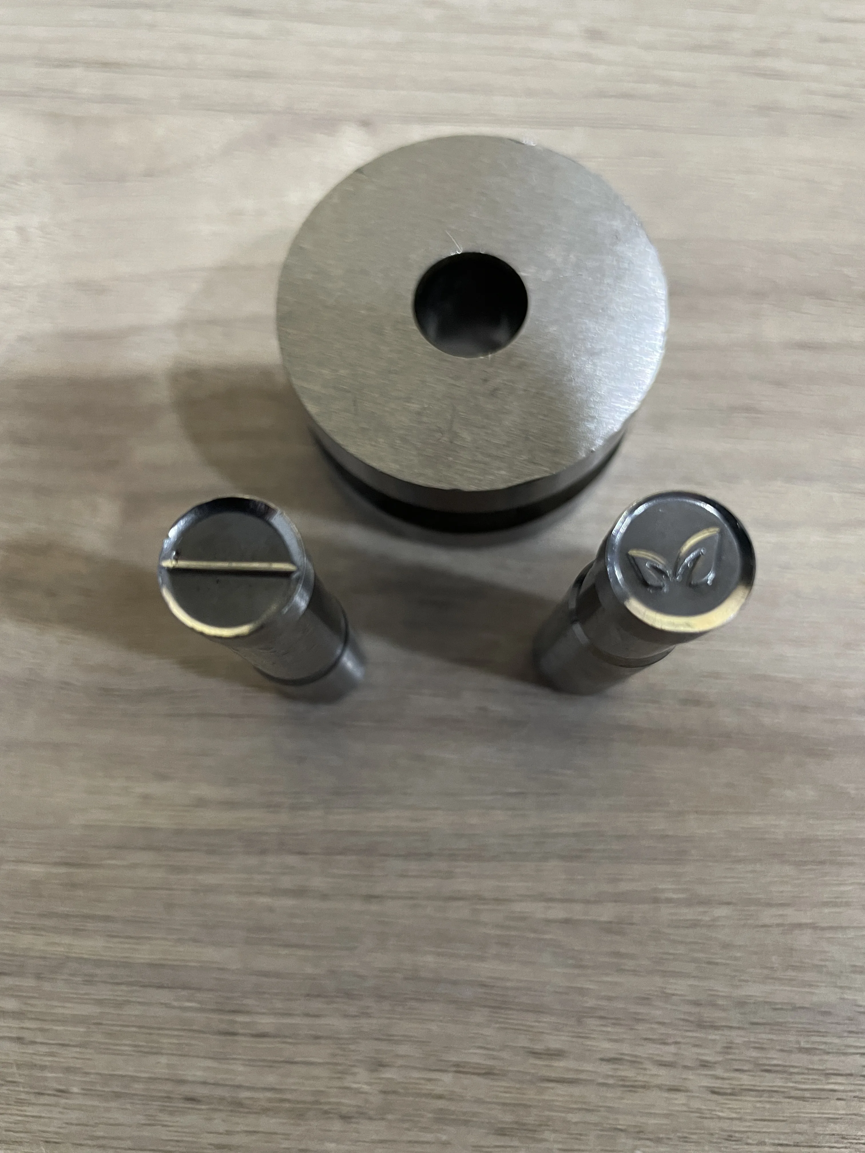 

TDP-5 трава с двумя листьями диаметром 8 мм, 10 мм, Набор круглых штампов, форма для штампов с одним штампом, пресс для планшета с двумя листьями т...