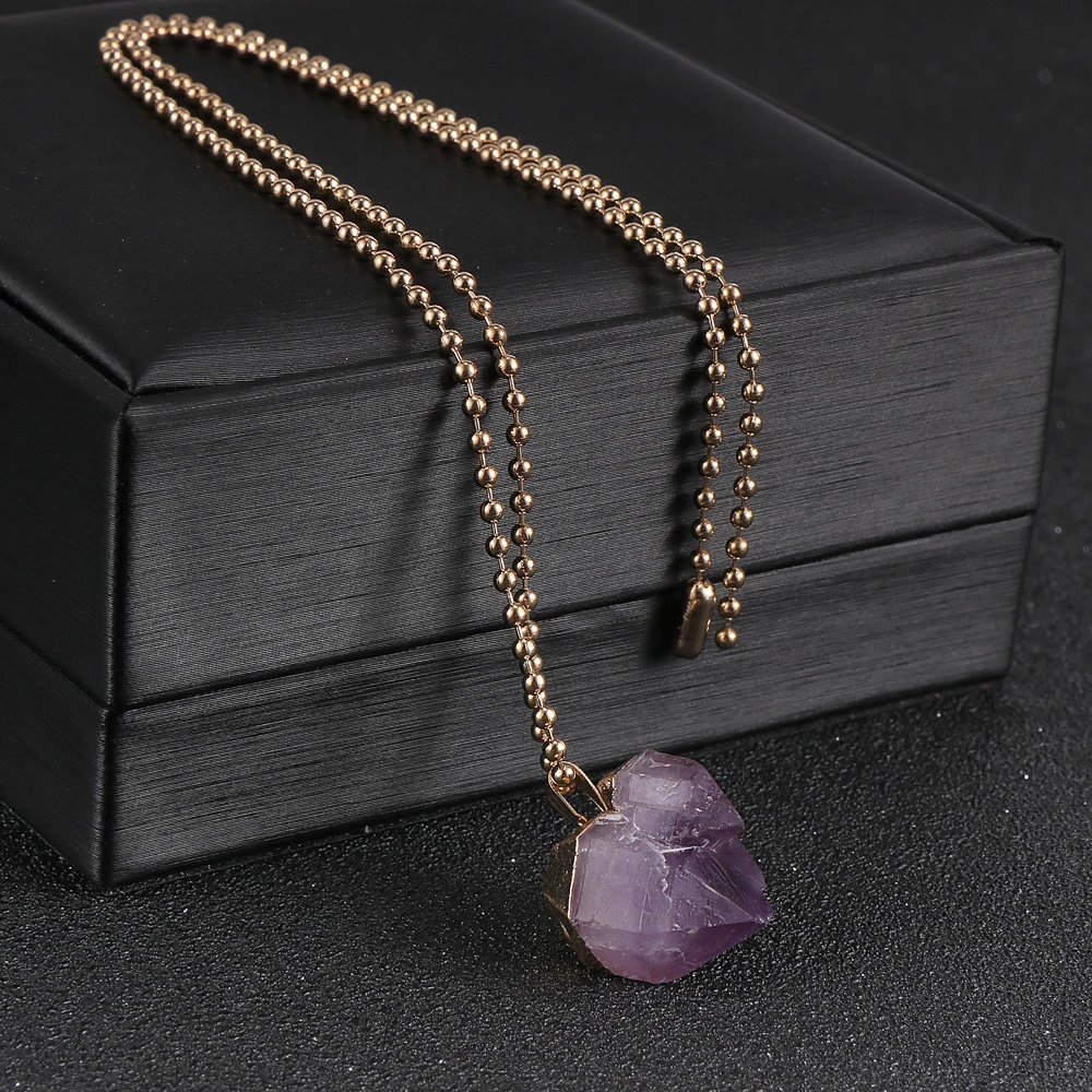 Женское ожерелье с подвеской из натурального камня аметиста необычное