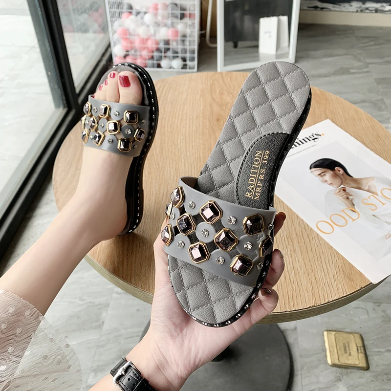 Летние новые женские сандалии и тапочки на низком каблуке Нескользящие