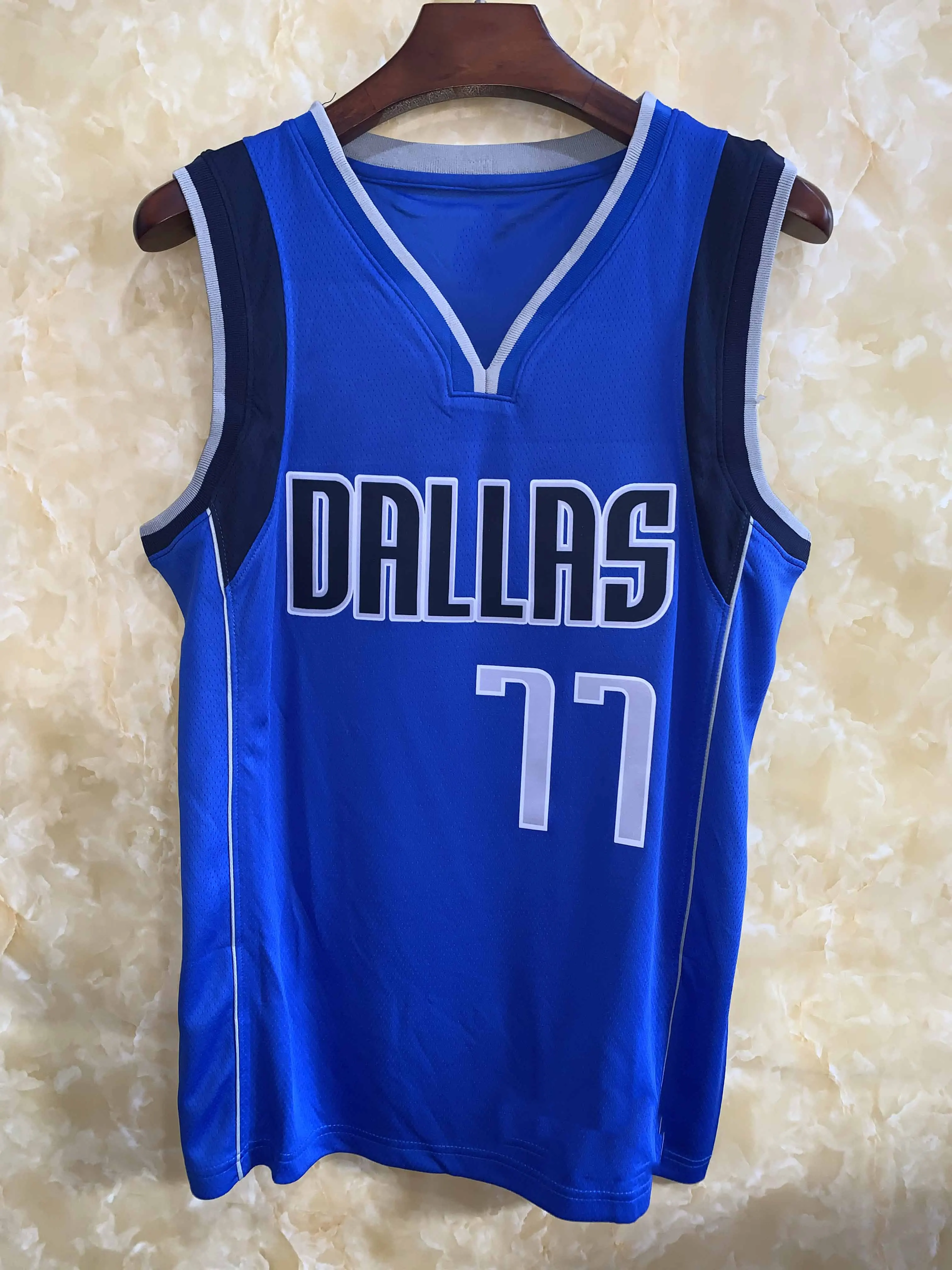 

2021 Hot Press Luka Doncic 77 Basketball Jerseys Dirk Nowitzk 41 City Edition Vest Clothing Porzingis Retro Shirt Men Tank Tops