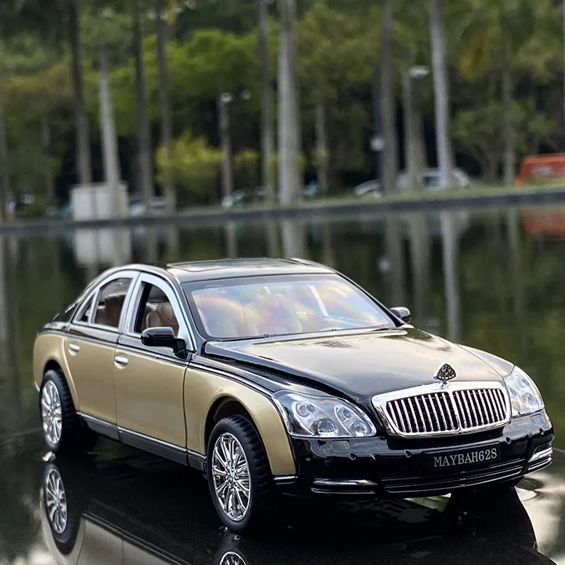 

1:24 Maybach 62s S650 Classic Car Alloy Car Model Diecast Metal Toy Vehicles Car Model High Simulation Collection Childrens Gift