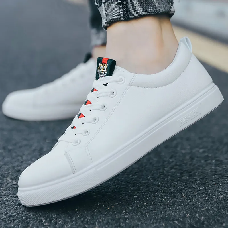 Мужские кожаные кроссовки на плоской подошве черные Белые Повседневные