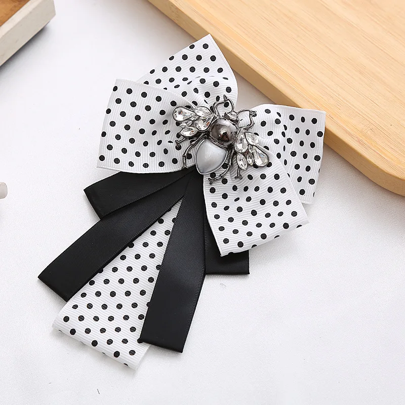 

Retro Rhinestone Bee Brooch Pins Fabric Bow Necktie Lapel Pins Female Shirt Badge Luxulry Jewelry for Women Accessories