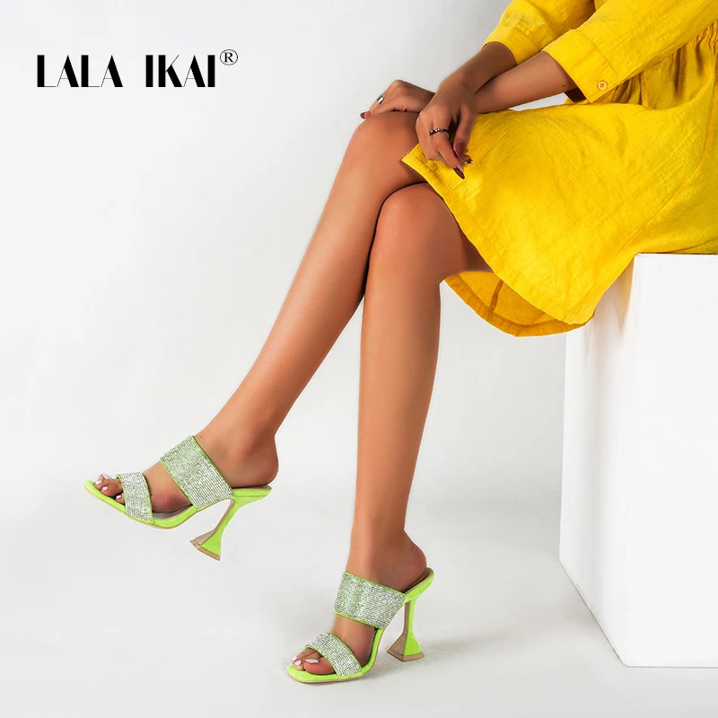 

Шлепанцы LALA IKAI женские, 2020, модные, сексуальные, стразы, туфли на высоком каблуке с открытым носком, женские босоножки без застежки, XWC6781-4