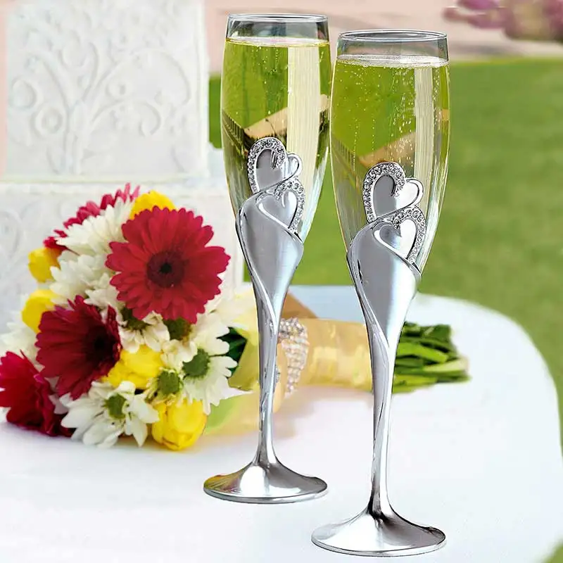

2Pcs Heart Shape Wine Glass Wedding Champagne Glasses Lover Rhinestone Wedding Glass Crystal Goblet Banquet Wedding Decoration