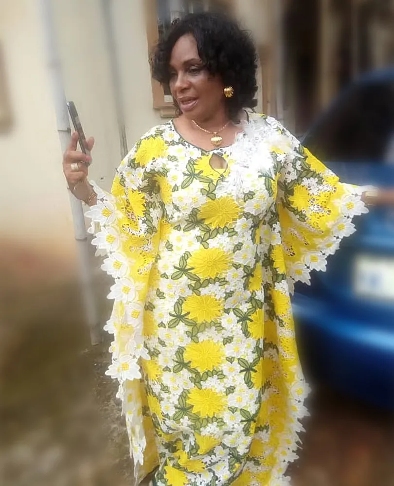 

Красивая кружевная ткань из гипюра, популярный дизайн цветов, кружевная ткань хорошего качества из молочного шелка для свадебного или вече...