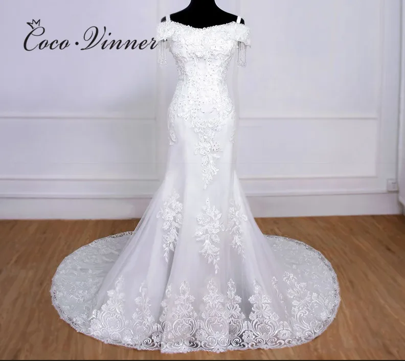 

Платье свадебное с рукавами-крылышками и вышивкой бисером