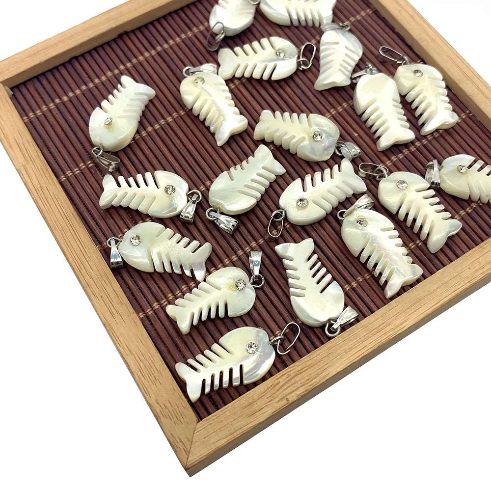 

Natural Sea Shell White Pendant Fish Bone Fashion Charm Diamond Pendant for DIY Jewelry Making Earrings Necklace Accessories