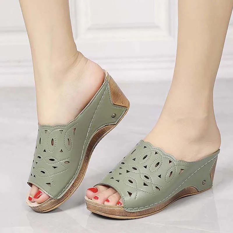 Сандалии женские на толстой подошве мягкие босоножки в стиле ретро туфли с