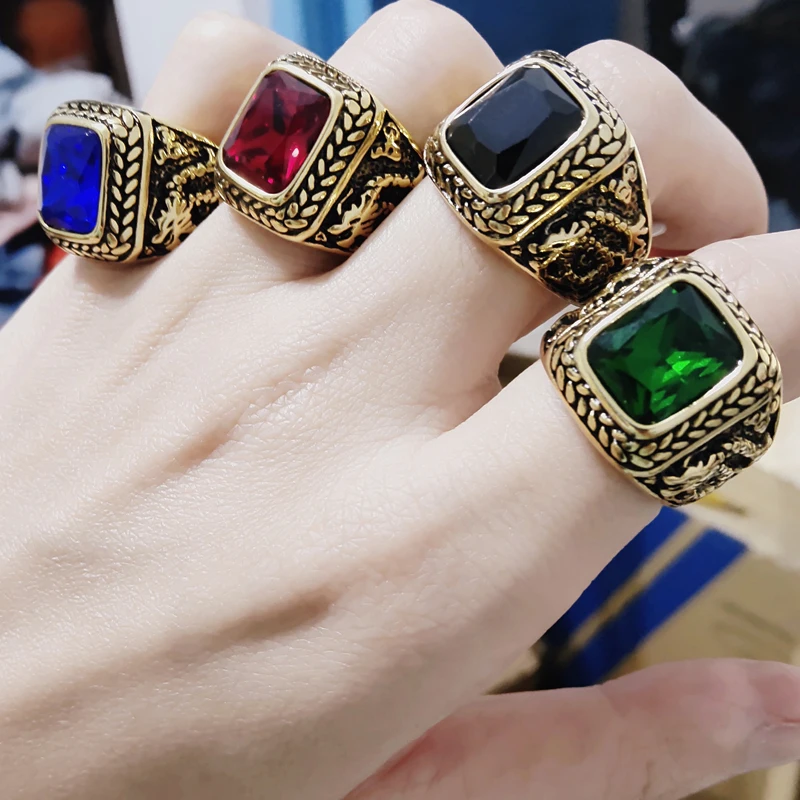 Мужское кольцо из нержавеющей стали красное и зеленое с квадратным камнем в виде