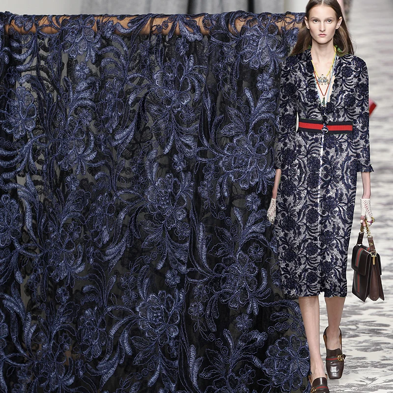 Ткань темно синего цвета с вышивкой в виде костей кружевная ткань осеннее платье