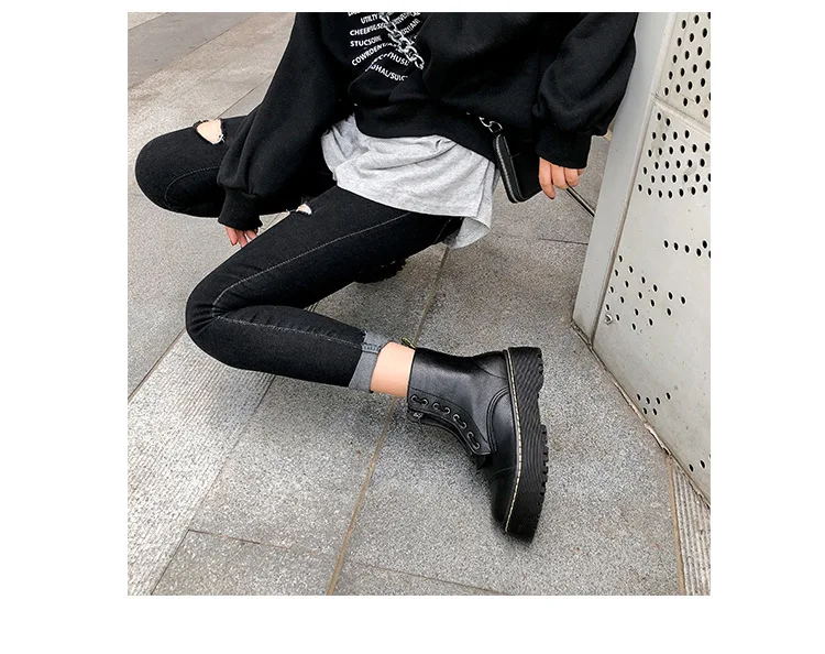 Женская Осенняя обувь; botas mujer; женские Ботинки martin из искусственной кожи; модные брендовые женские мягкие ботильоны с перекрестной шнуровкой; Цвет Черный