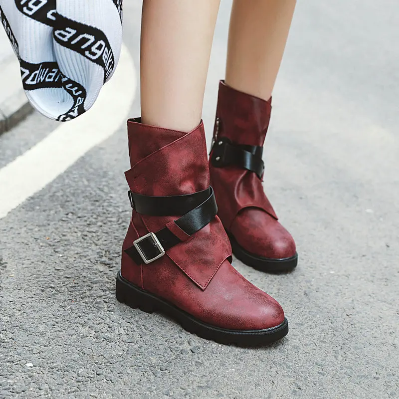 Ботинки женские со шнуровкой на плоской подошве и боковой молнией | Обувь