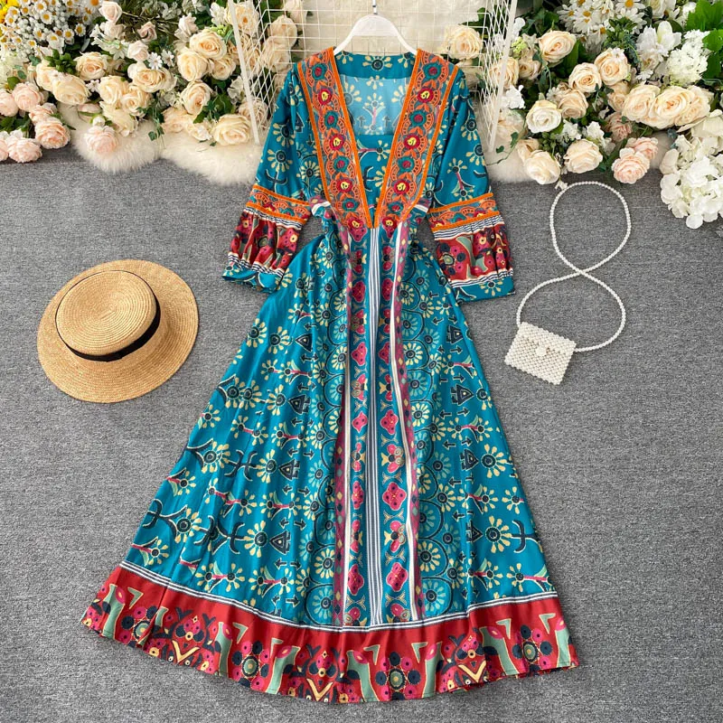 Женское пляжное платье с принтом длинное тонкое в стиле ретро для отдыха на пляже