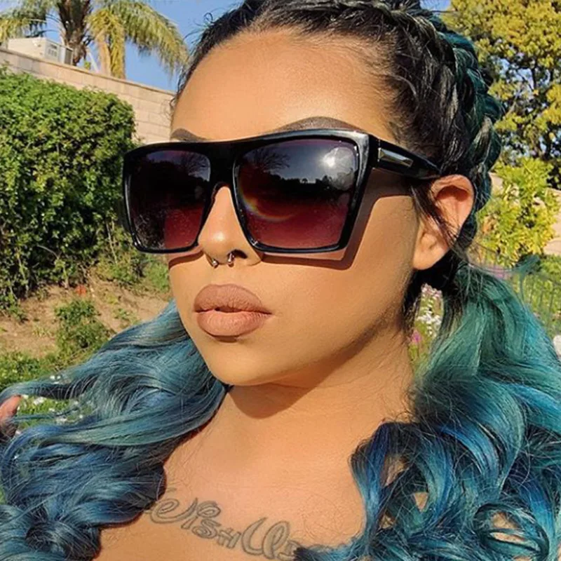 

Flat Top Square Studded Shield Sunglasses Women Fashion Oversized Shades Letter Decoration Temples Big Frame Sunglasses UV400